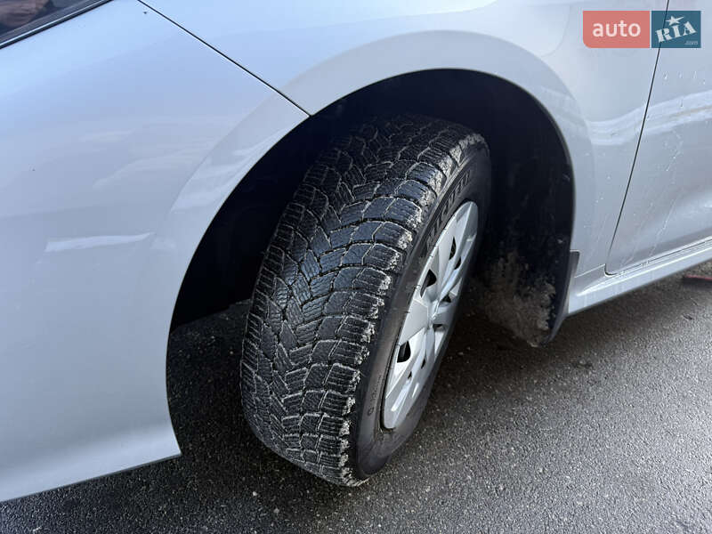 Седан Toyota Corolla 2020 в Києві