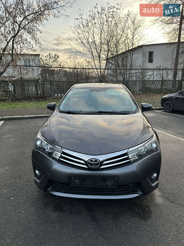 Седан Toyota Corolla 2016 в Миколаєві