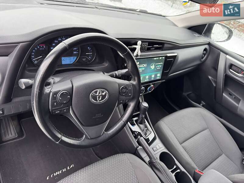 Седан Toyota Corolla 2018 в Харкові