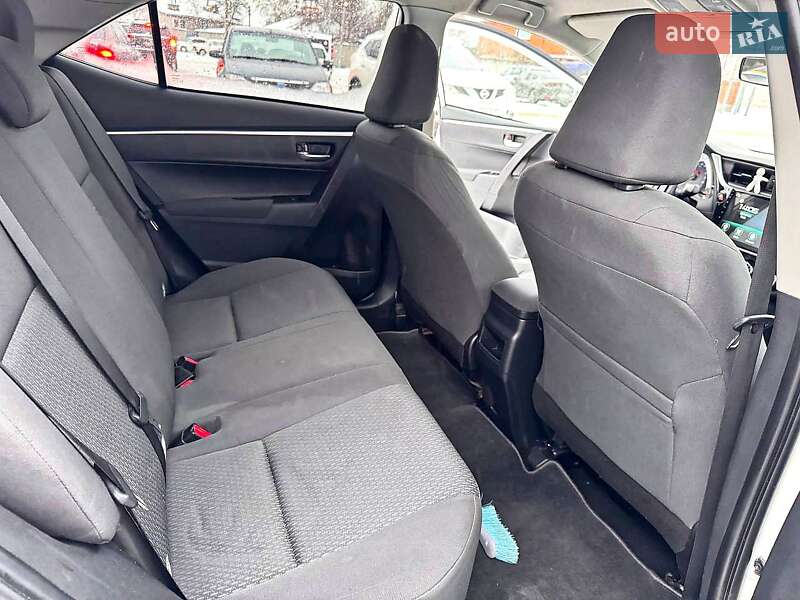 Седан Toyota Corolla 2018 в Харкові