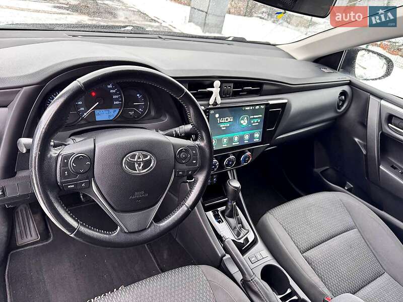 Седан Toyota Corolla 2018 в Харкові