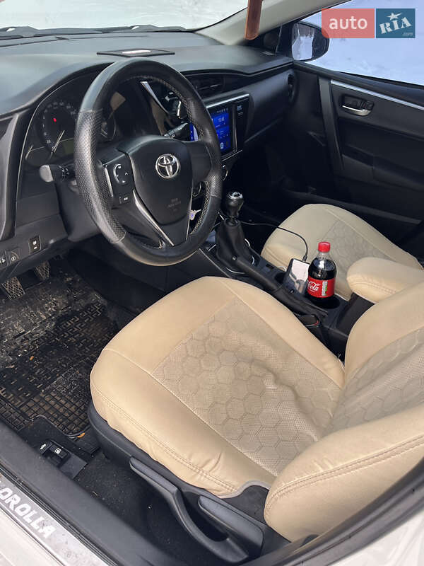 Седан Toyota Corolla 2016 в Краматорске