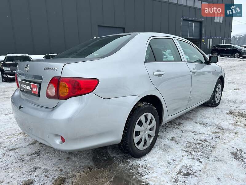 Седан Toyota Corolla 2009 в Львове