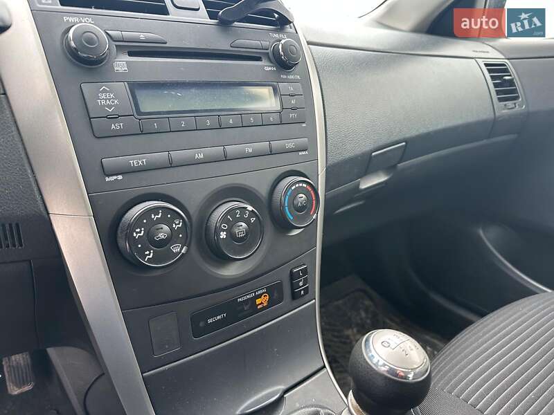 Седан Toyota Corolla 2009 в Львове