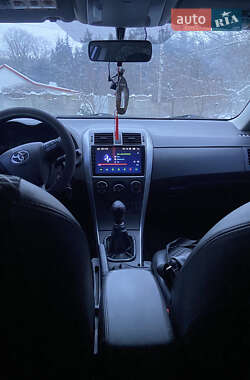 Седан Toyota Corolla 2011 в Карловке