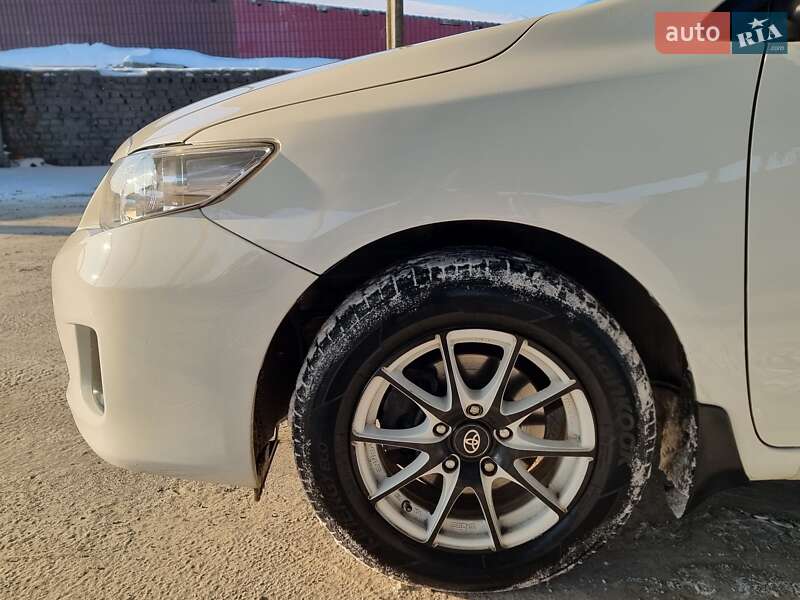 Седан Toyota Corolla 2011 в Виннице