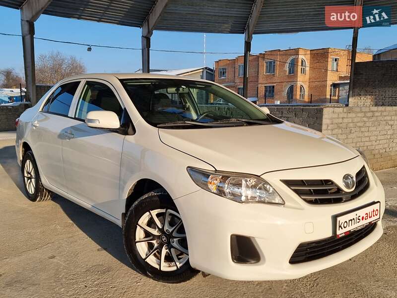 Седан Toyota Corolla 2011 в Виннице