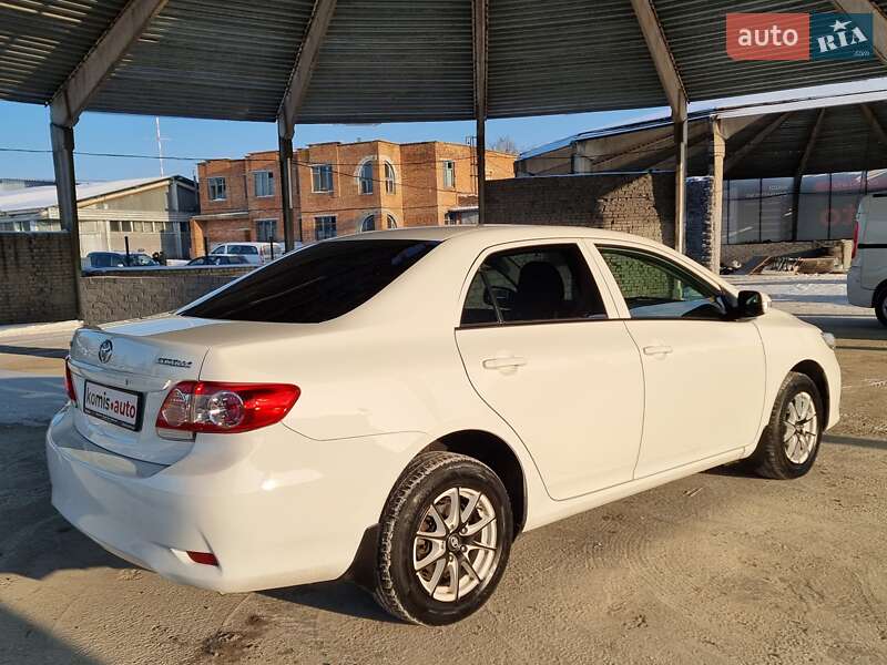 Седан Toyota Corolla 2011 в Виннице