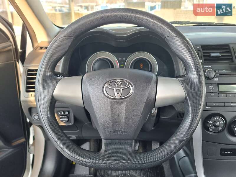 Седан Toyota Corolla 2011 в Виннице