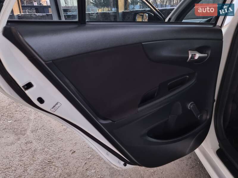 Седан Toyota Corolla 2011 в Виннице