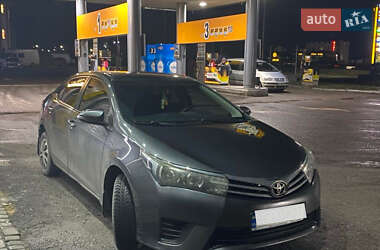 Седан Toyota Corolla 2014 в Львове