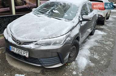 Седан Toyota Corolla 2017 в Киеве