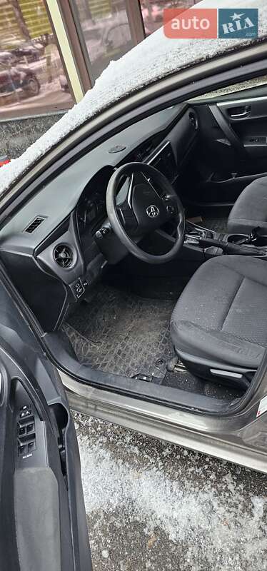 Седан Toyota Corolla 2017 в Киеве