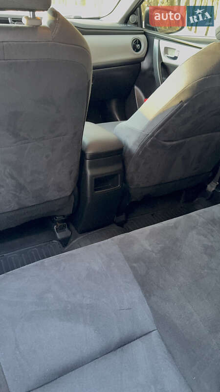 Седан Toyota Corolla 2018 в Львове