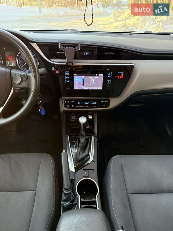 Седан Toyota Corolla 2018 в Львове