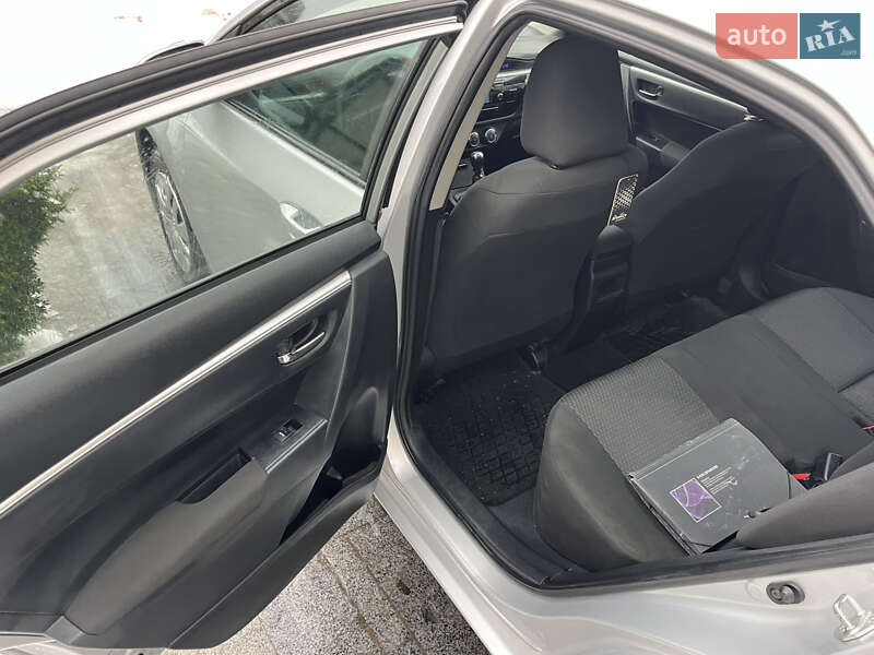 Седан Toyota Corolla 2016 в Киеве