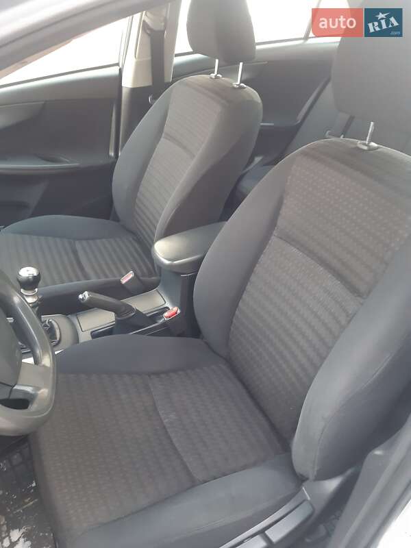 Седан Toyota Corolla 2010 в Івано-Франково