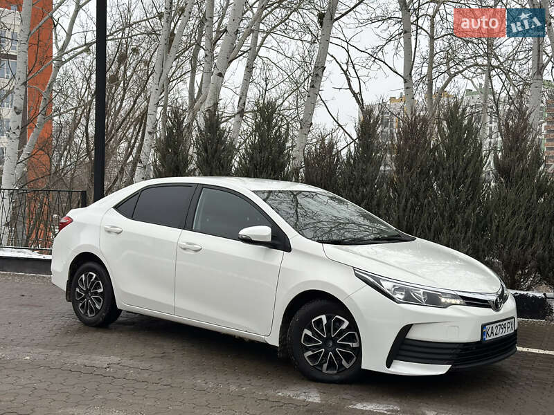 Седан Toyota Corolla 2018 в Киеве фото 15 Седан Toyota Corolla 2018 в Киеве