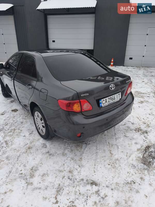 Седан Toyota Corolla 2007 в Гайсине