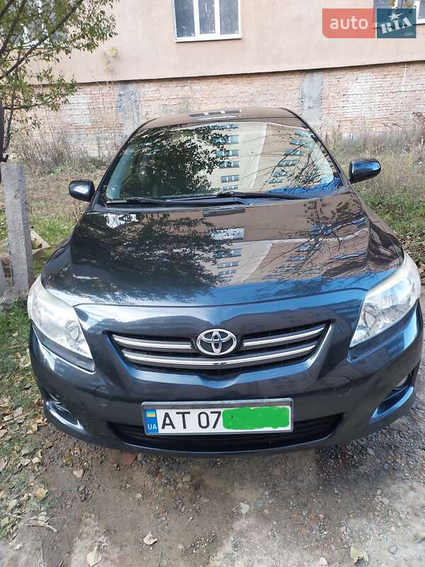 Седан Toyota Corolla 2008 в Черновцах