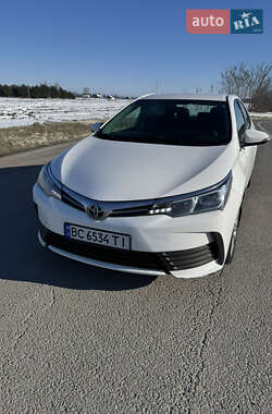 Седан Toyota Corolla 2016 в Львові