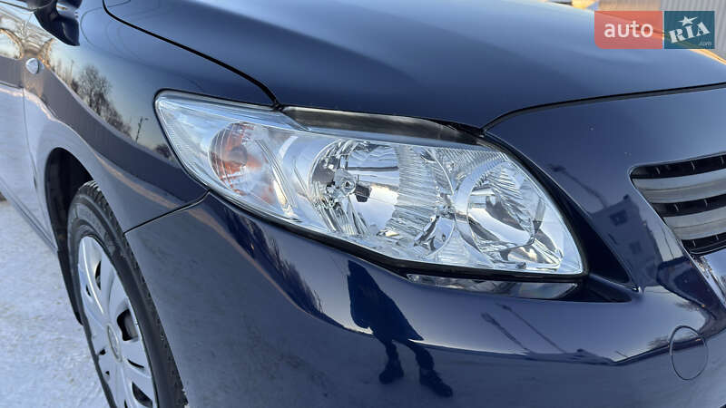 Седан Toyota Corolla 2008 в Кременчуге