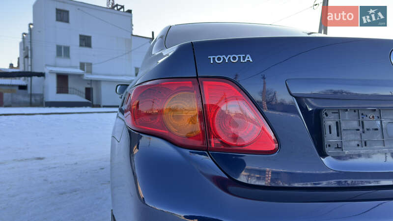 Седан Toyota Corolla 2008 в Кременчуге