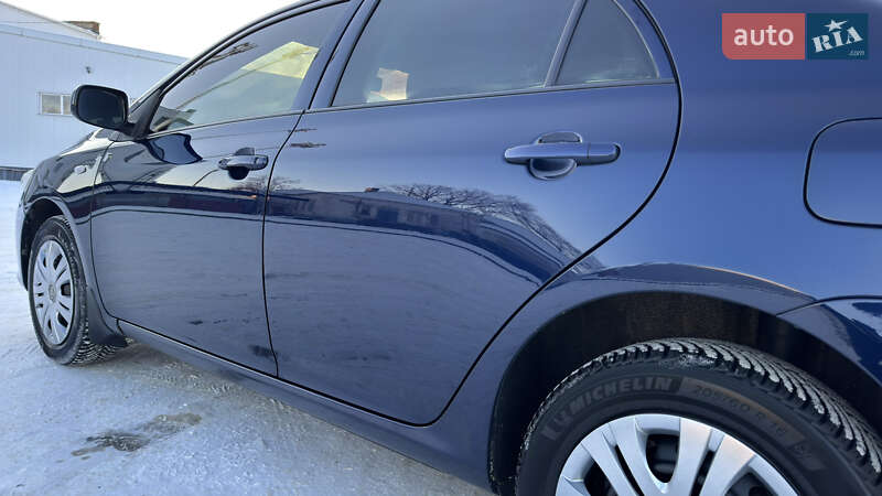 Седан Toyota Corolla 2008 в Кременчуге