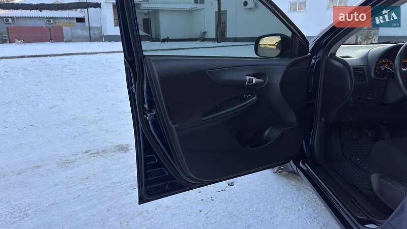 Седан Toyota Corolla 2008 в Кременчуге