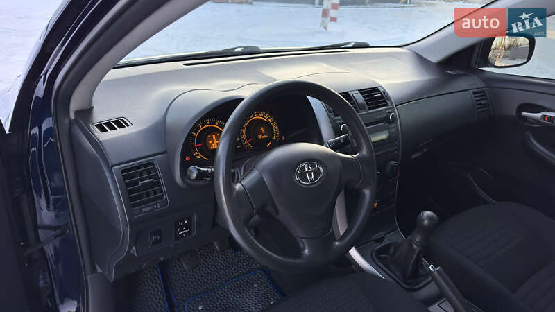 Седан Toyota Corolla 2008 в Кременчуге