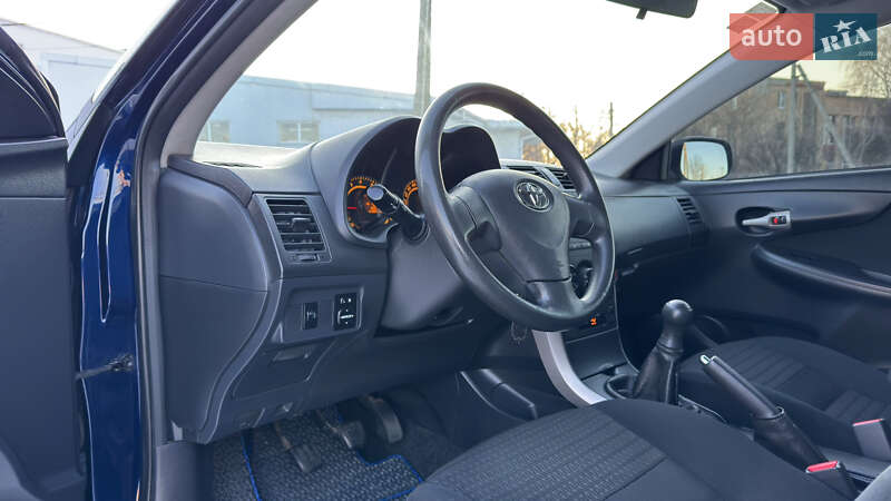 Седан Toyota Corolla 2008 в Кременчуге