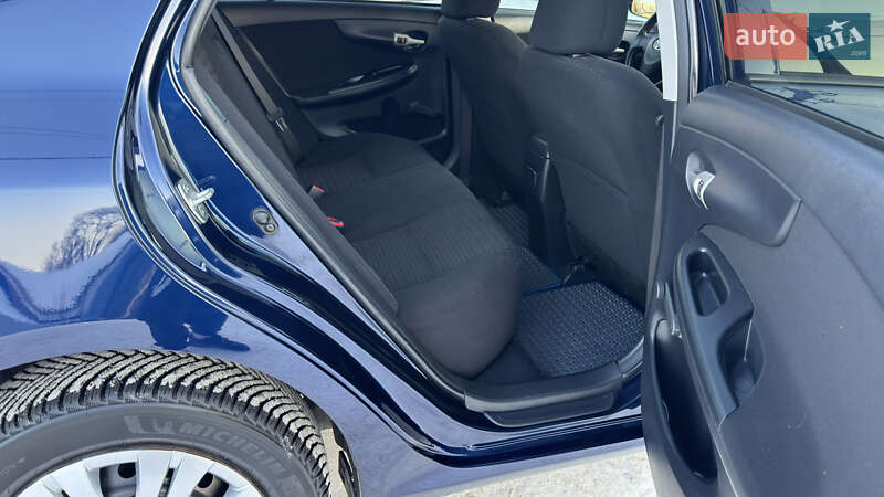 Седан Toyota Corolla 2008 в Кременчуге