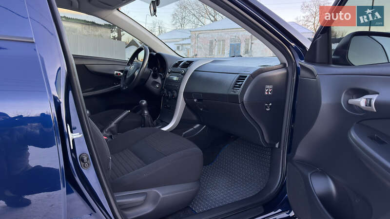 Седан Toyota Corolla 2008 в Кременчуге