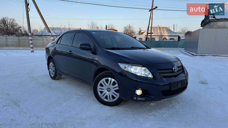 Седан Toyota Corolla 2008 в Кременчуге