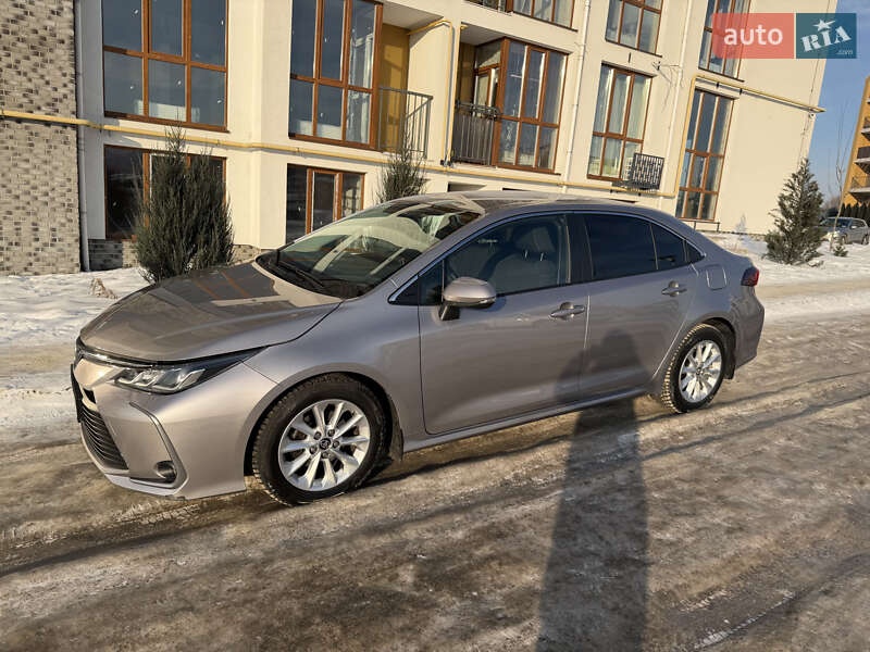 Седан Toyota Corolla 2019 в Буче