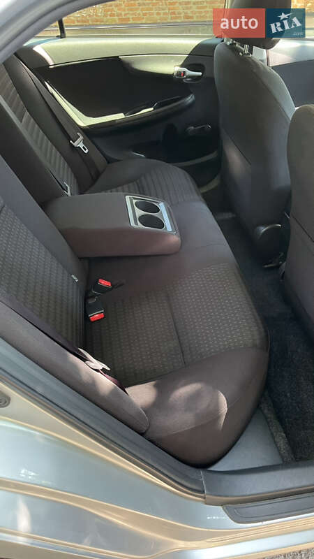 Седан Toyota Corolla 2010 в Чернухах