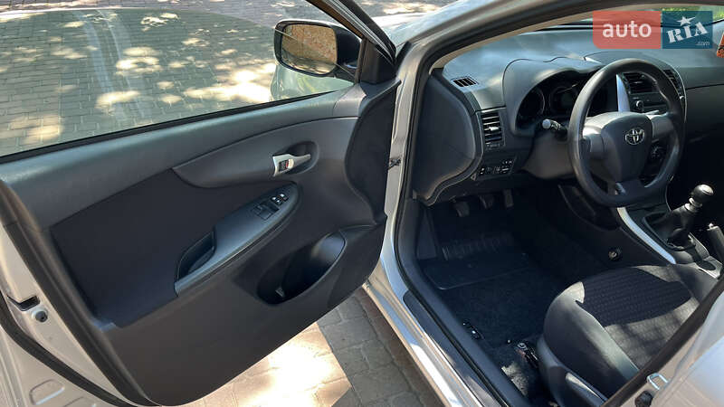 Седан Toyota Corolla 2010 в Чернухах