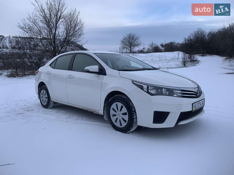 Седан Toyota Corolla 2014 в Кривом Роге