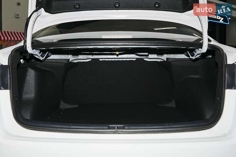 Седан Toyota Corolla 2025 в Киеве