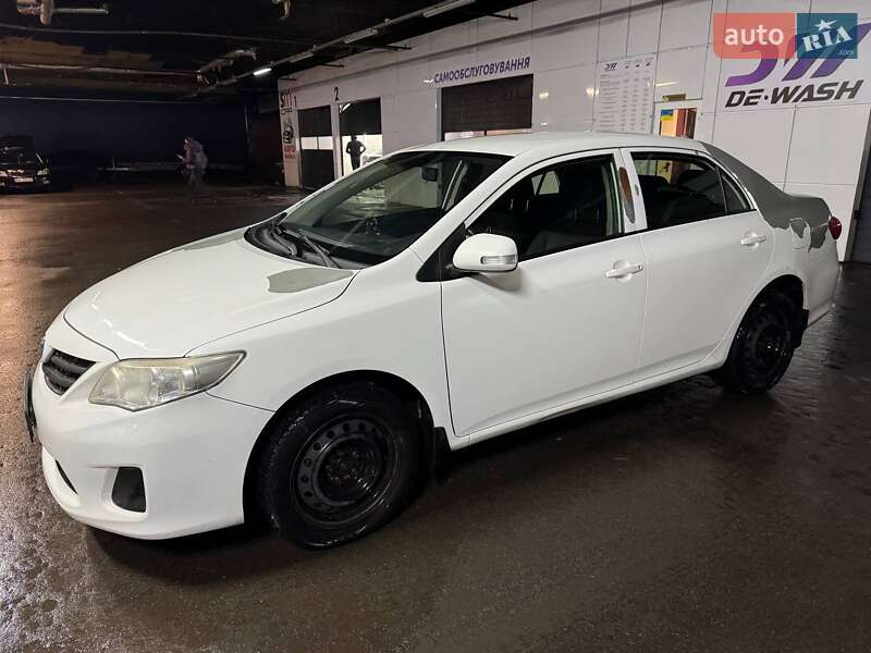 Седан Toyota Corolla 2012 в Киеве