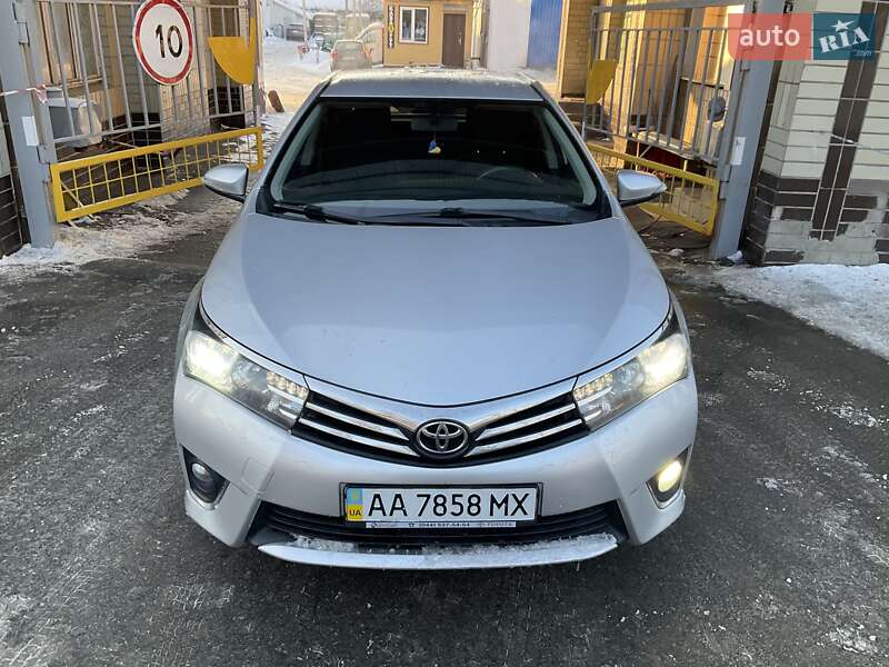 Седан Toyota Corolla 2016 в Киеве