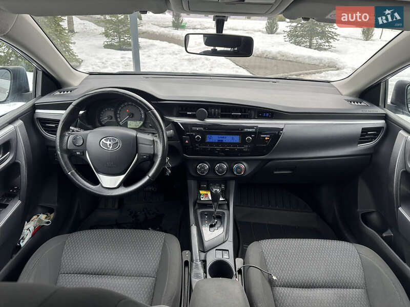 Седан Toyota Corolla 2016 в Киеве