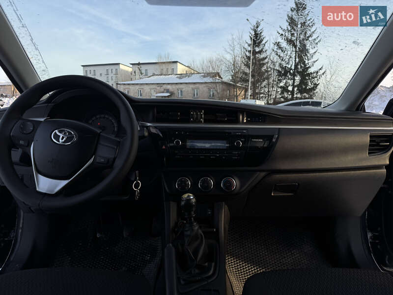 Седан Toyota Corolla 2013 в Тернополе