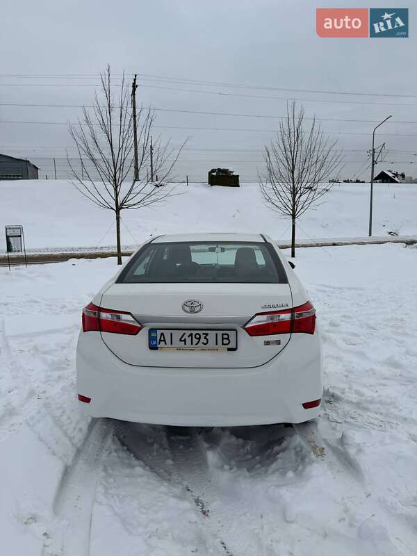 Седан Toyota Corolla 2016 в Ірпені