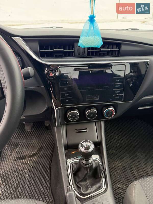 Седан Toyota Corolla 2016 в Ірпені