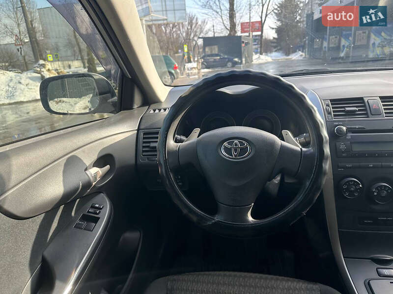 Седан Toyota Corolla 2008 в Тернополе