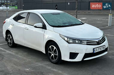Седан Toyota Corolla 2015 в Киеве