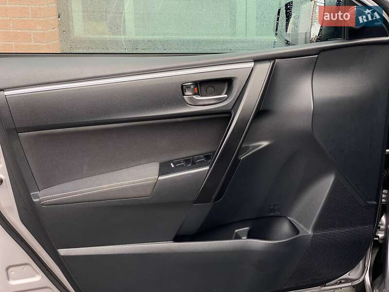 Седан Toyota Corolla 2017 в Киеве фото 22 Седан Toyota Corolla 2017 в Киеве