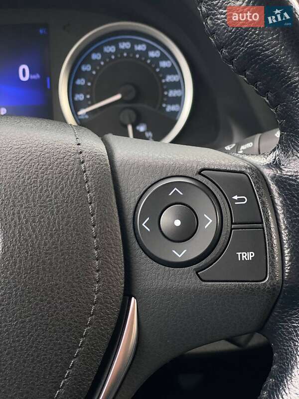 Седан Toyota Corolla 2017 в Киеве фото 31 Седан Toyota Corolla 2017 в Киеве