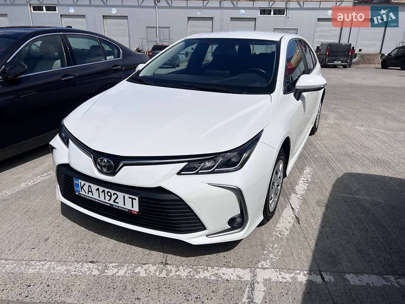 Седан Toyota Corolla 2021 в Киеве